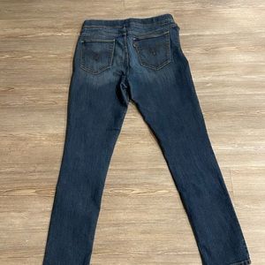 Levi pull on skinny jean